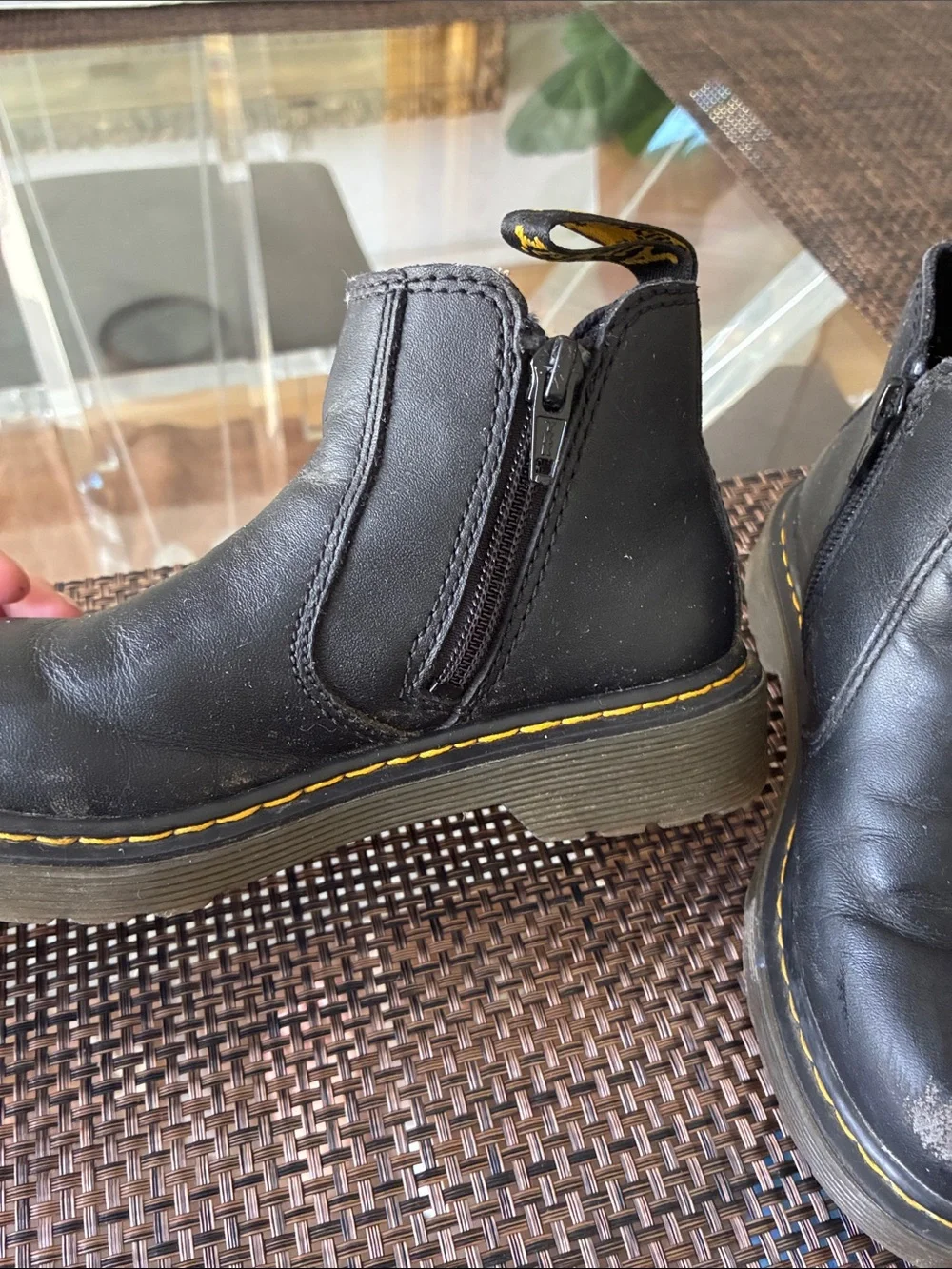 Dr. Martens 2976 Chelsea Boots in black leather kids size 13